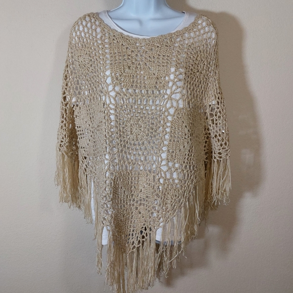 Umgee Crochet Cream Poncho with Fringe, size M/L - Picture 9 of 9